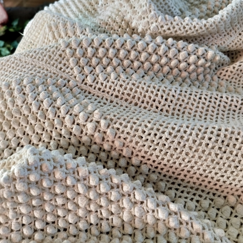AMAZING VNTG HANDMADE crochet coverlet Xtra large